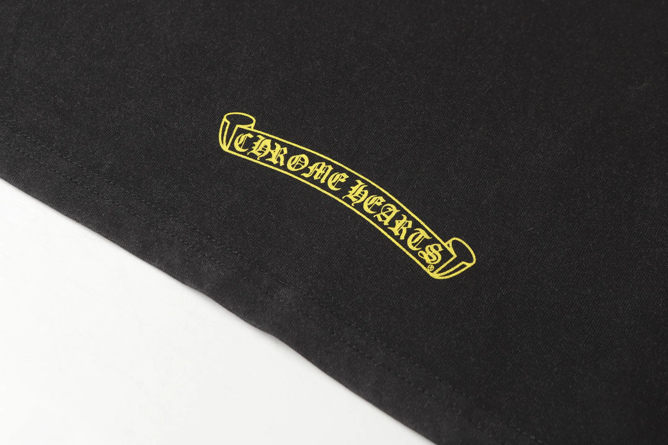 🅿️180 Chrome hearte/Chrome heart ch 25ss early spring new Sanskrit logo washed T-shirt short sleeves. A must-have item for daily commuting for men and women in light luxury. The correct version is welcome to compare. Detailed features ·280g 100% cotton double yarn jersey fabric ·Special thickened 32 pieces of double-strand 1x1 thread in the same vat ·Double-needle cross-stitch technology ·Original main mark washed hangtag COLOUR: Washed black SIZE：xs-l